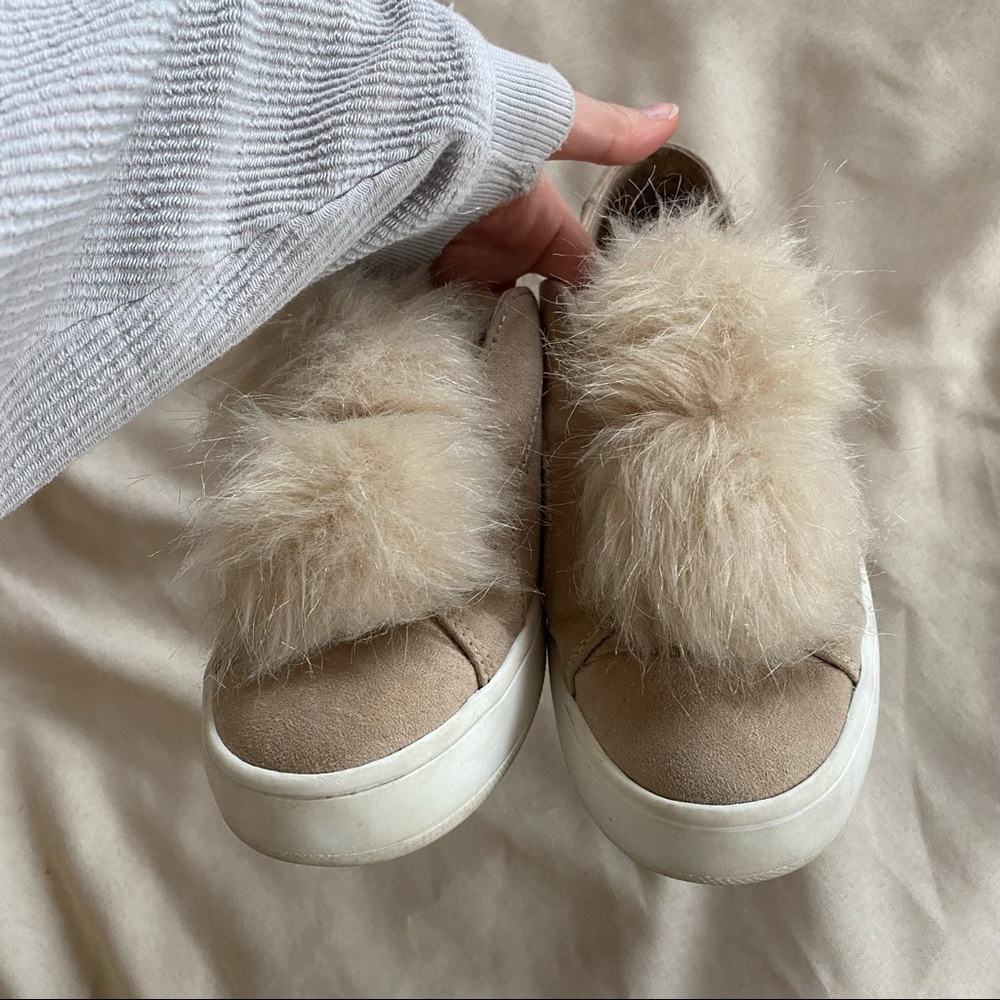 Steve Madden Bryanne Pom sneaker